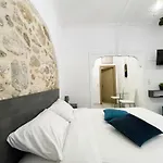 23 شقة *